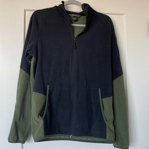 Mountain Hardware fleece jacket layer medium